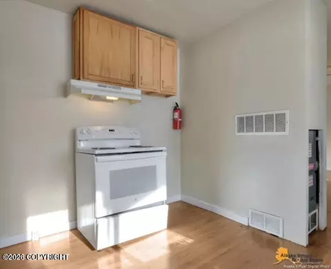 Kitchen - 5157 Chena Ave, Anchorage, AK 99508 photo 6 of 8