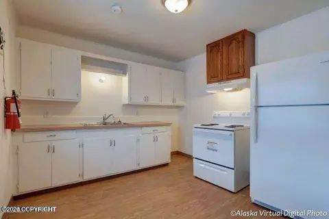 Kitchen - 5157 Chena Ave, Anchorage, AK 99508 photo 4 of 8