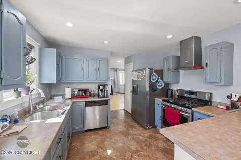Kitchen - 8100 E 20th Ave, Anchorage, AK 99504 photo 2 of 5