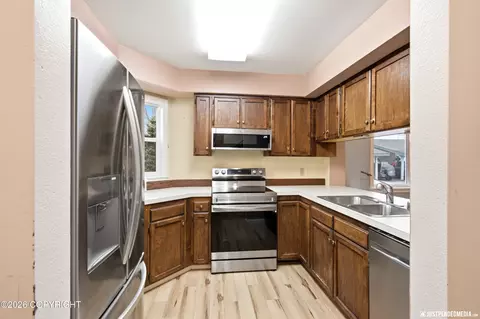 Kitchen - 4141 E 20th Ave # G30, Anchorage, AK 99508 photo 9 of 12