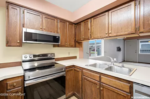 Kitchen - 4141 E 20th Ave # G30, Anchorage, AK 99508 photo 10 of 12