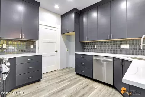 Kitchen - 13328 Vasili Dr, Eagle River, AK 99577 photo 2 of 6