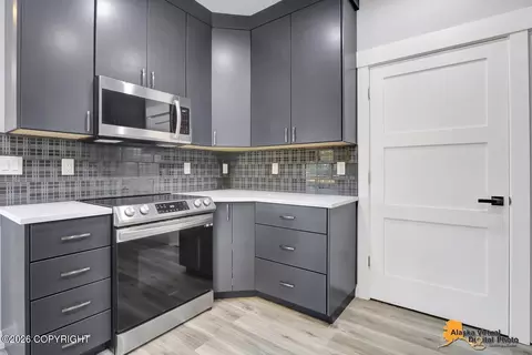 Kitchen - 13328 Vasili Dr, Eagle River, AK 99577 photo 4 of 6
