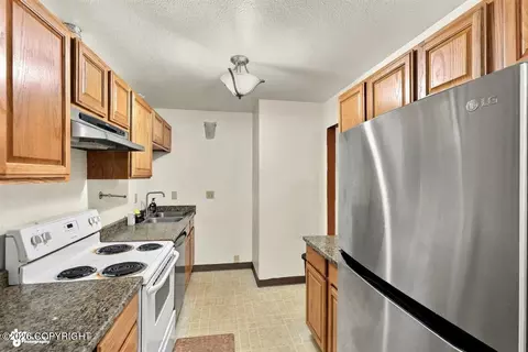 Kitchen - 1930 E 72nd Ave, Anchorage, AK 99507 photo 6 of 6