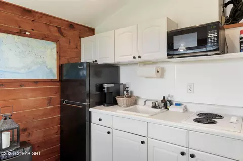 Kitchen - 59565 End Rd, Homer, AK 99603 photo 6 of 7