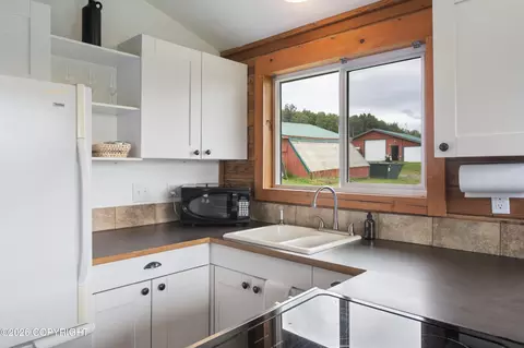 Kitchen - 59565 End Rd, Homer, AK 99603 photo 3 of 7