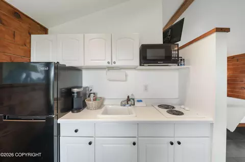 Kitchen - 59565 End Rd, Homer, AK 99603 photo 7 of 7
