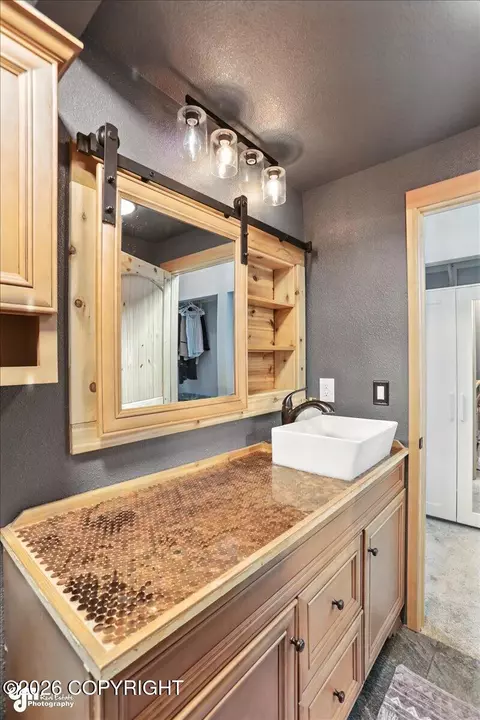 Bath - 24343 Thunderbird Dr, Chugiak, AK 99567 photo 3 of 9