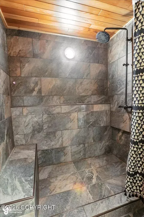 Bath - 24343 Thunderbird Dr, Chugiak, AK 99567 photo 4 of 9
