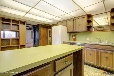Kitchen - 5225 E 26th Ave, Anchorage, AK 99508 photo 4 of 4