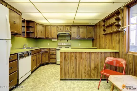 Kitchen - 5225 E 26th Ave, Anchorage, AK 99508 photo 2 of 4