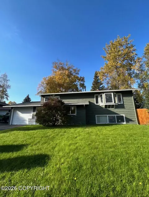 905 Lancaster Dr, Anchorage, AK 99503 photo 3