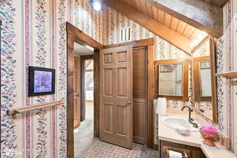 Bath - 66285 Bluff Dr, Ninilchik, AK 99639 photo 4 of 5