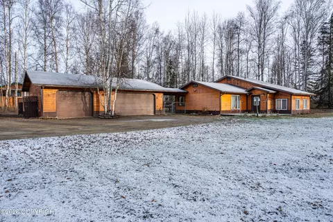14067 W Hollywood Rd, Big Lake, AK 99623