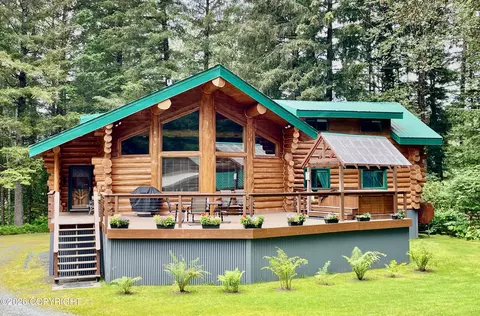 10411 Bearpaw Dr, Seward, AK 99664