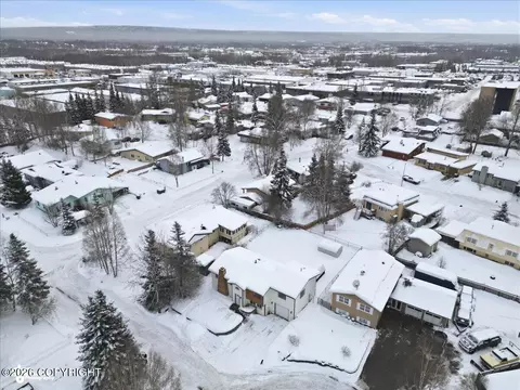 View/Area - 420 E 46th Pl, Anchorage, AK 99503 photo 3 of 9