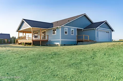 21617 E Quarah Lake Ave, Talkeetna, AK 99676
