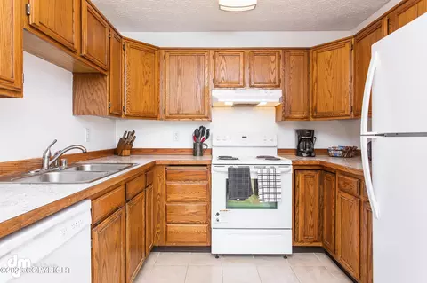 Kitchen - 5132 E 26th Ave, Anchorage, AK 99508 photo 7 of 7