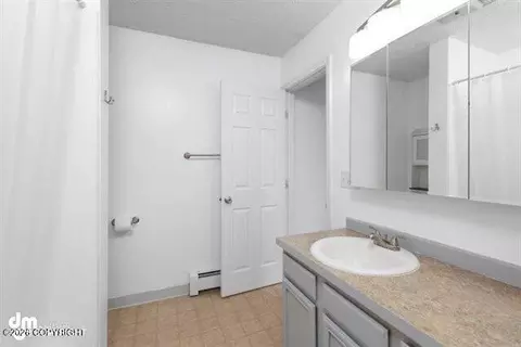 Bath - 5132 E 26th Ave, Anchorage, AK 99508 photo 2 of 9