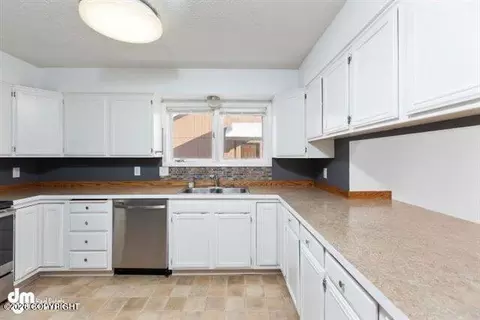Kitchen - 5132 E 26th Ave, Anchorage, AK 99508 photo 2 of 7