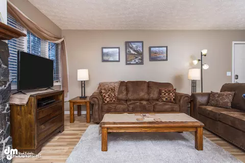 Living - 5132 E 26th Ave, Anchorage, AK 99508 photo 13 of 13