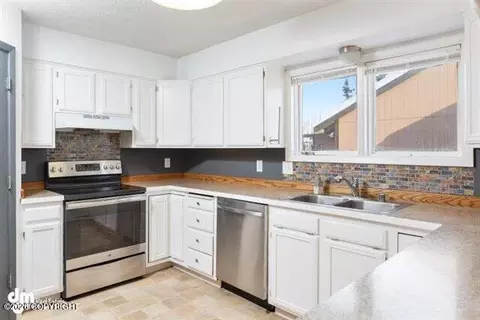 Kitchen - 5132 E 26th Ave, Anchorage, AK 99508 photo 1 of 7