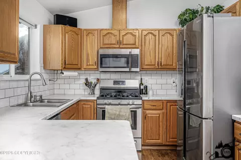 Kitchen - 14014 E Jersey Loop, Palmer, AK 99645 photo 3 of 3
