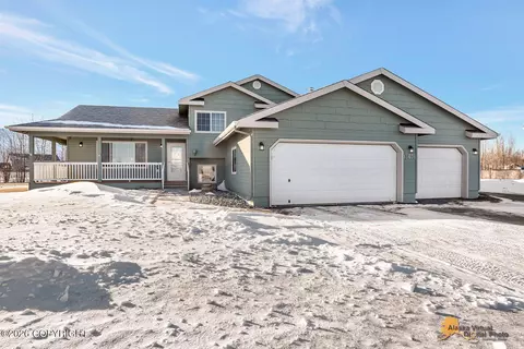 13670 E Field Ln, Palmer, AK 99645
