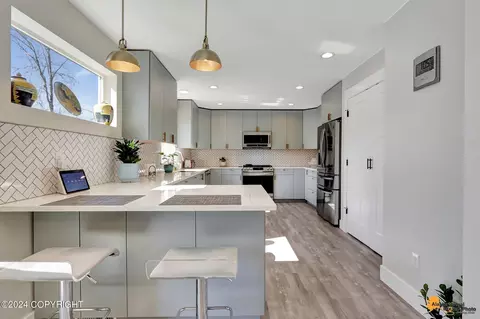 Kitchen - 4431 E Cobblestone Dr, Wasilla, AK 99654 photo 3 of 5