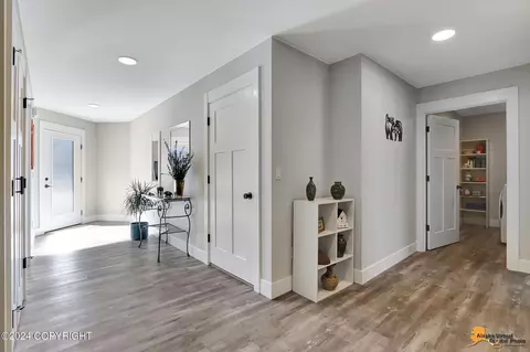 Entry Way - 4431 E Cobblestone Dr, Wasilla, AK 99654 photo 6 of 7