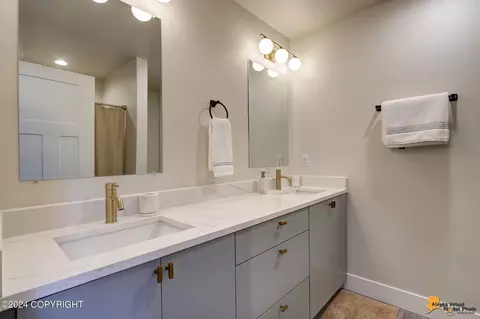 Bath - 4431 E Cobblestone Dr, Wasilla, AK 99654 photo 1 of 2