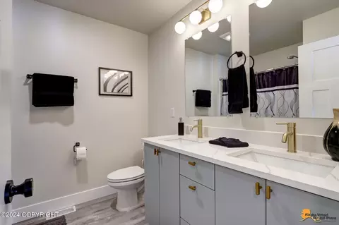 Bath - 4431 E Cobblestone Dr, Wasilla, AK 99654 photo 2 of 2