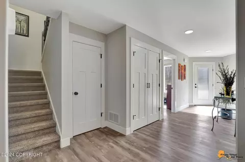 Entry Way - 4431 E Cobblestone Dr, Wasilla, AK 99654 photo 3 of 7