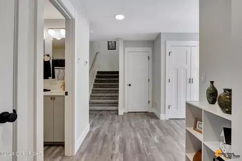 Entry Way - 4431 E Cobblestone Dr, Wasilla, AK 99654 photo 5 of 7