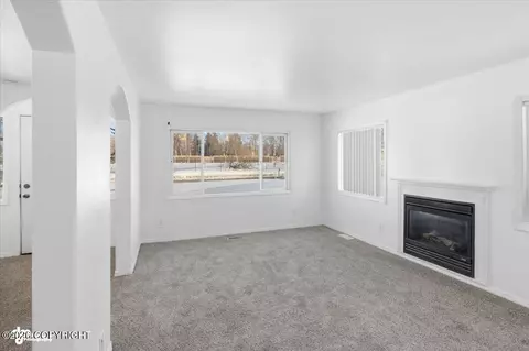Living - 414 E 9th Ave, Anchorage, AK 99501 photo 2 of 3
