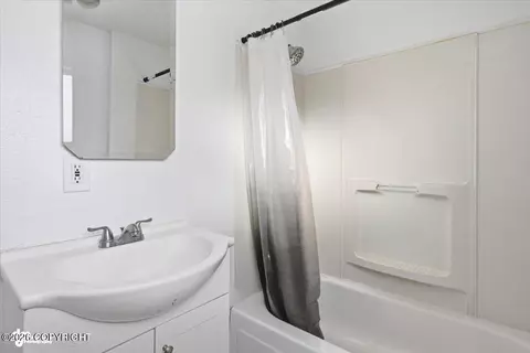 Bath - 414 E 9th Ave, Anchorage, AK 99501 photo 3 of 3