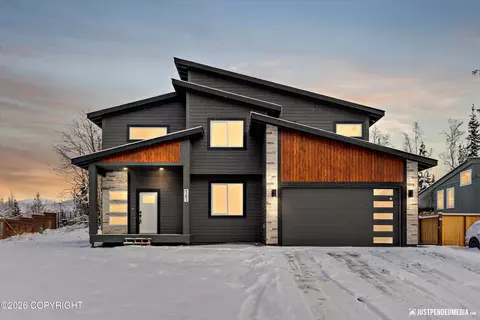 9203 Strutz Ave, Anchorage, AK 99507