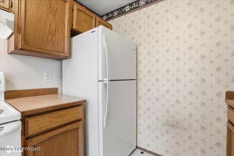 Kitchen - 261 Mccarrey St # 16B, Anchorage, AK 99508 photo 4 of 5