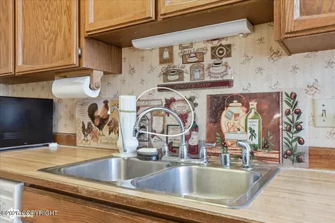 Kitchen - 261 Mccarrey St # 16B, Anchorage, AK 99508 photo 2 of 5