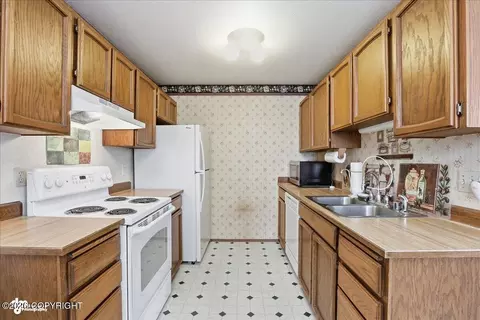 Kitchen - 261 Mccarrey St # 16B, Anchorage, AK 99508 photo 1 of 5