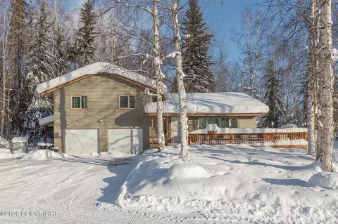 695 Whitney Dr, Fairbanks, AK 99712