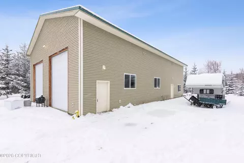 8910 W Mcquire Ln, Wasilla, AK 99623