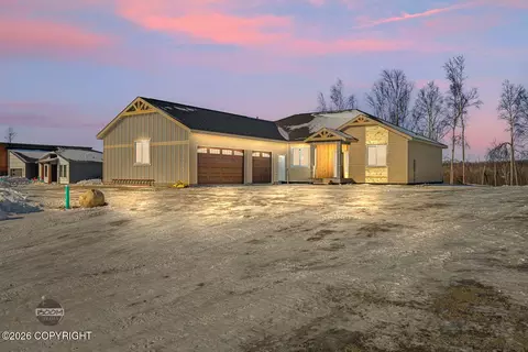 2715 W Longview Cir, Wasilla, AK 99654