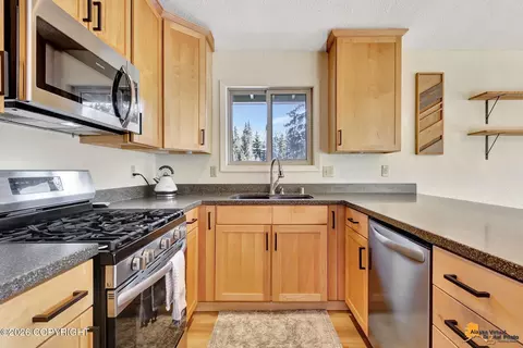 Kitchen - 5005 E 98th Ave, Anchorage, AK 99507 photo 4 of 7