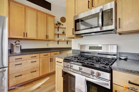 Kitchen - 5005 E 98th Ave, Anchorage, AK 99507 photo 6 of 7