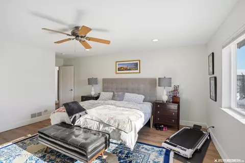 Bedroom - 5516 Big Bend Loop, Anchorage, AK 99502 photo 2 of 4