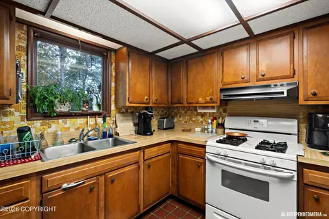 Kitchen - 12121 Horseshoe Dr, Eagle River, AK 99577 photo 2 of 4
