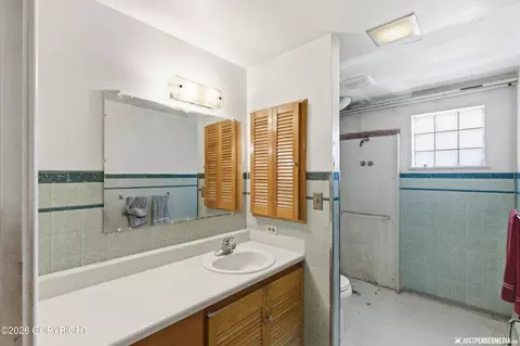 Bath - 12121 Horseshoe Dr, Eagle River, AK 99577 photo 3 of 4