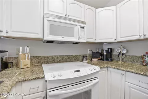 Kitchen - 18909 Sarichef Loop, Eagle River, AK 99577 photo 3 of 4