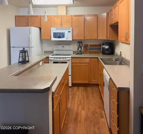 Kitchen - 3929 E Turnagain Blvd # 7, Anchorage, AK 99517 photo 4 of 5